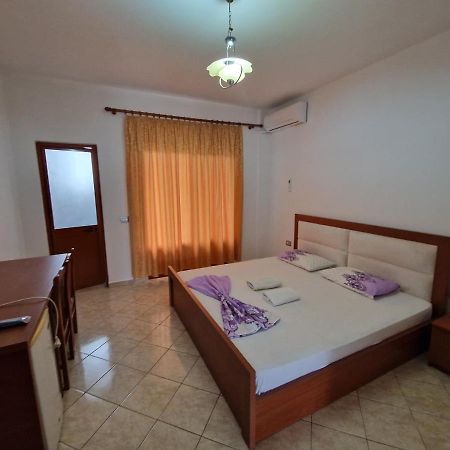 Guest House "Pisha" Durres Exterior photo