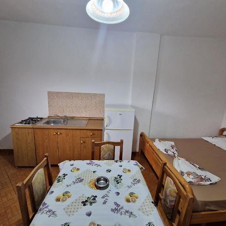 Guest House "Pisha" Durres Exterior photo