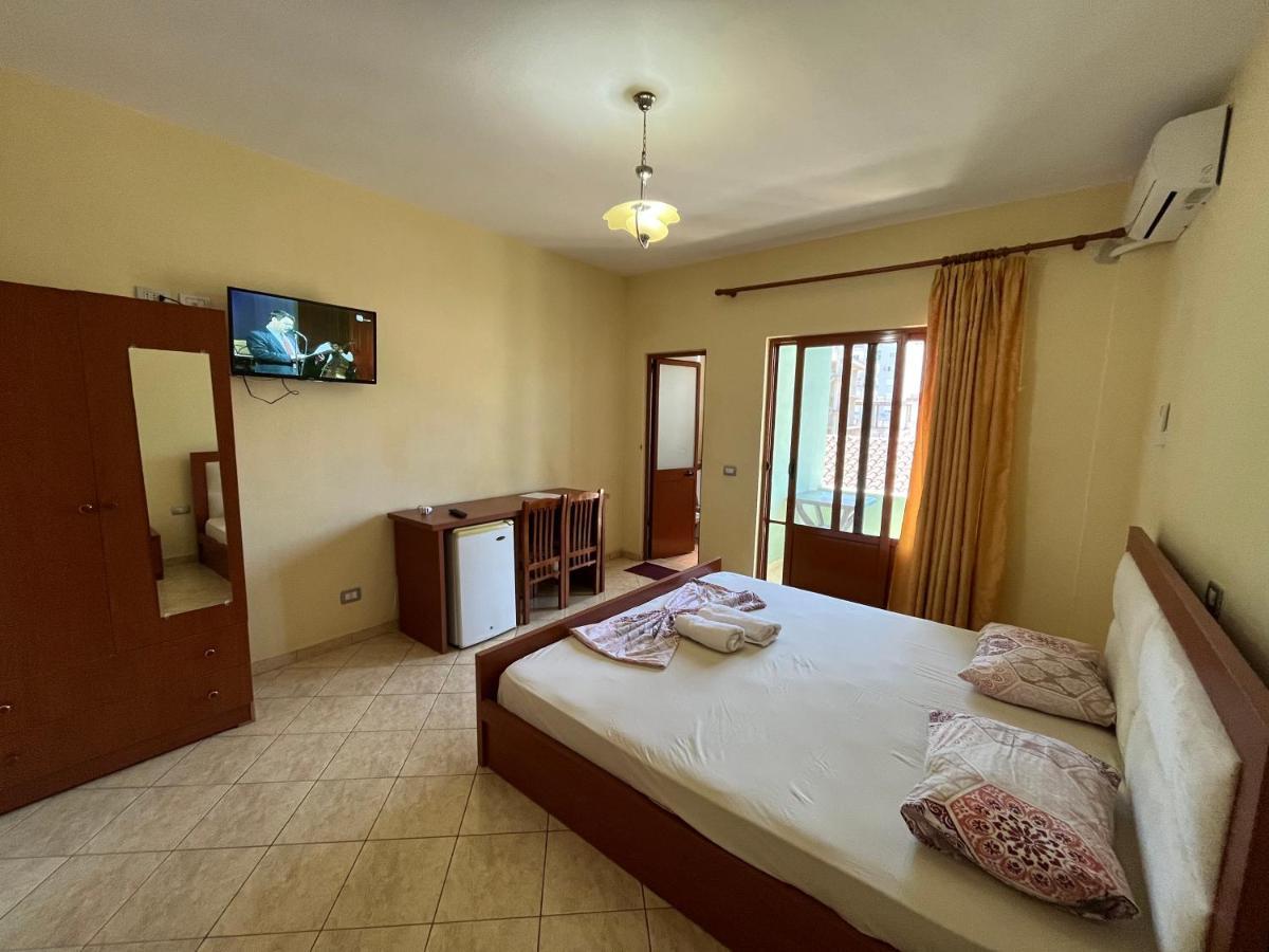 Guest House "Pisha" Durres Exterior photo