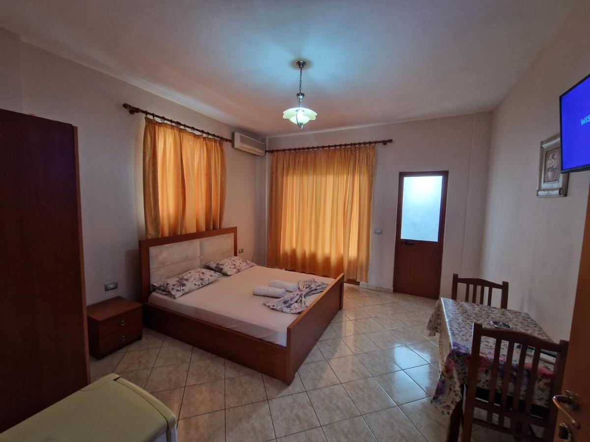 Guest House "Pisha" Durres Exterior photo
