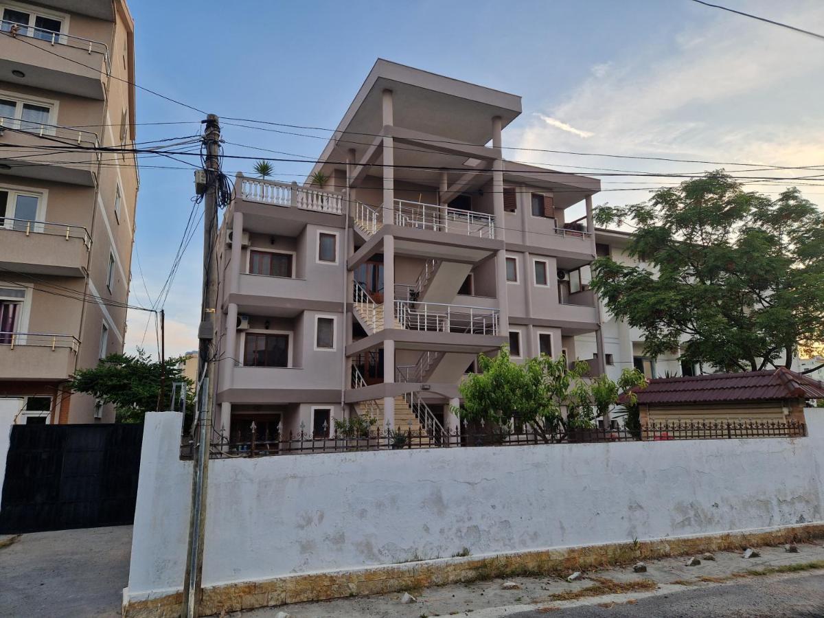 Guest House "Pisha" Durres Exterior photo