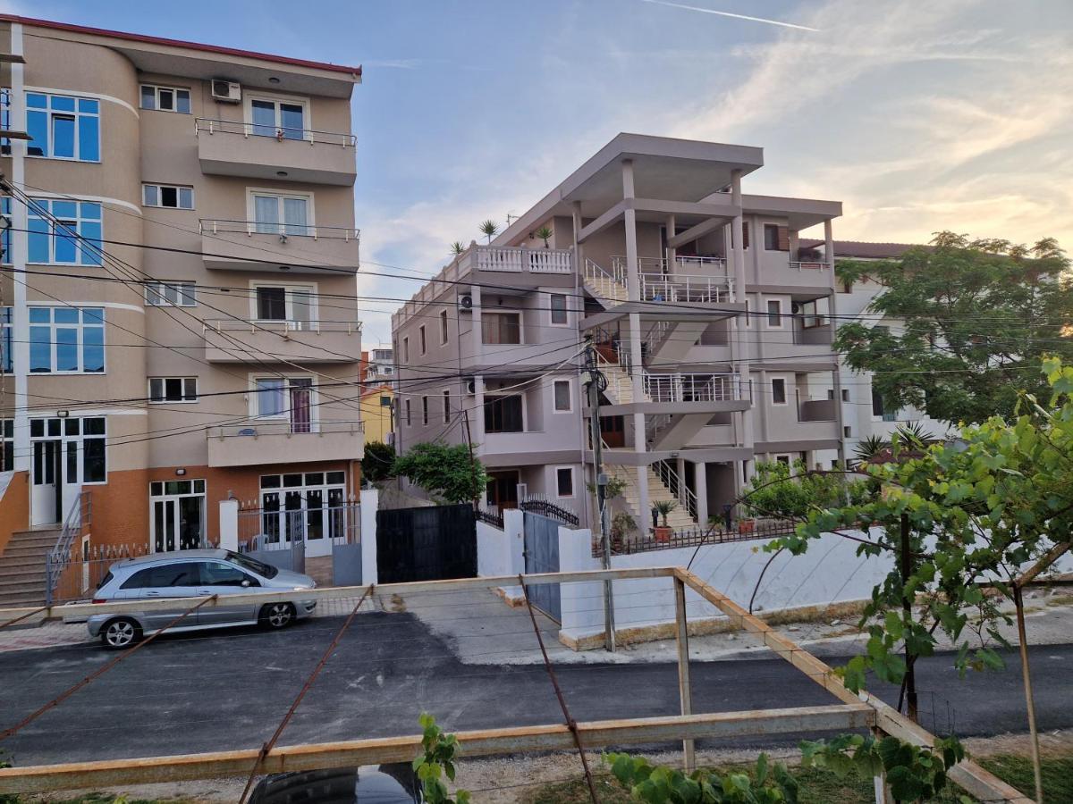 Guest House "Pisha" Durres Exterior photo