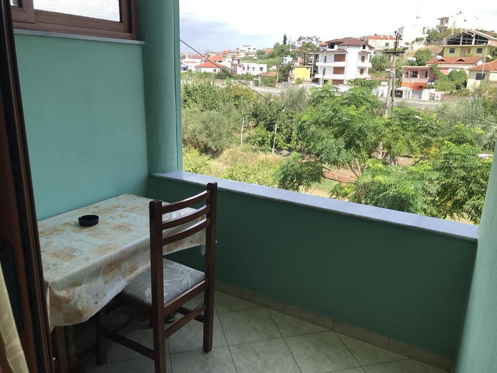 Guest House "Pisha" Durres Exterior photo