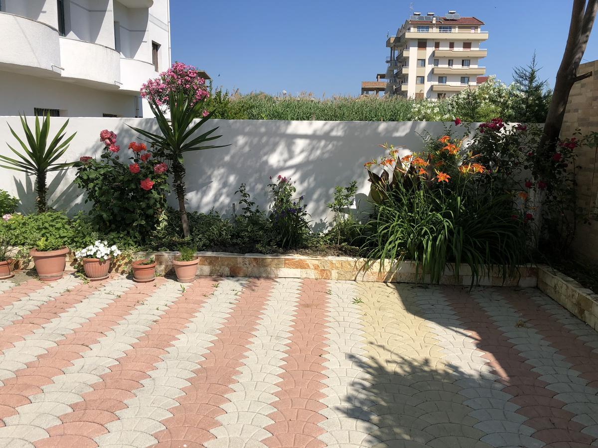 Guest House "Pisha" Durres Exterior photo
